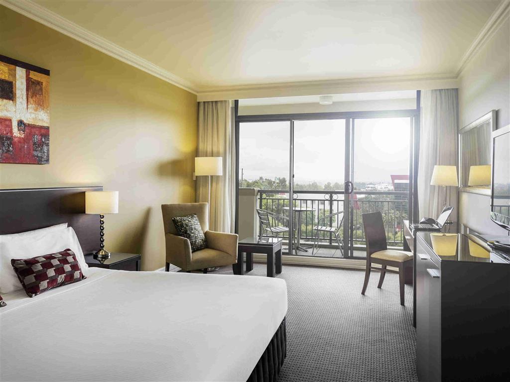 Visy Dior Hotell Baulkham Hills Exteriör bild