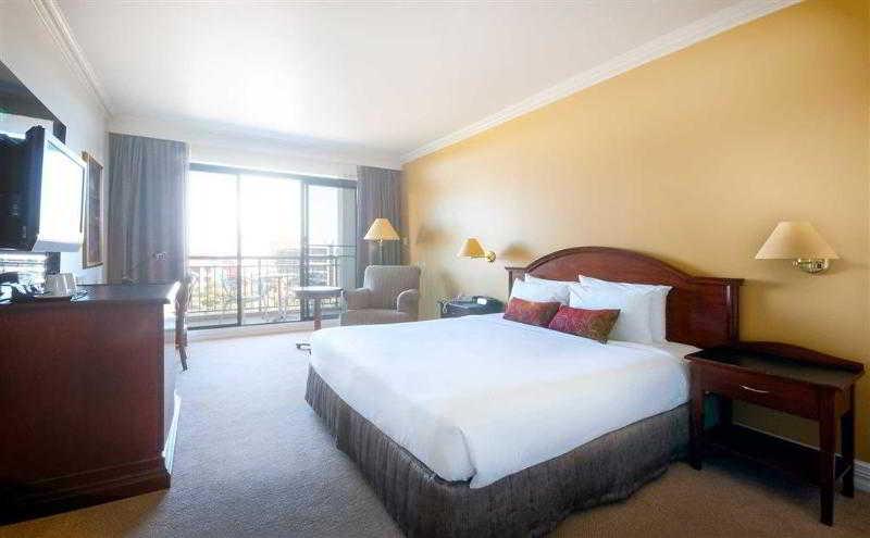 Visy Dior Hotell Baulkham Hills Exteriör bild