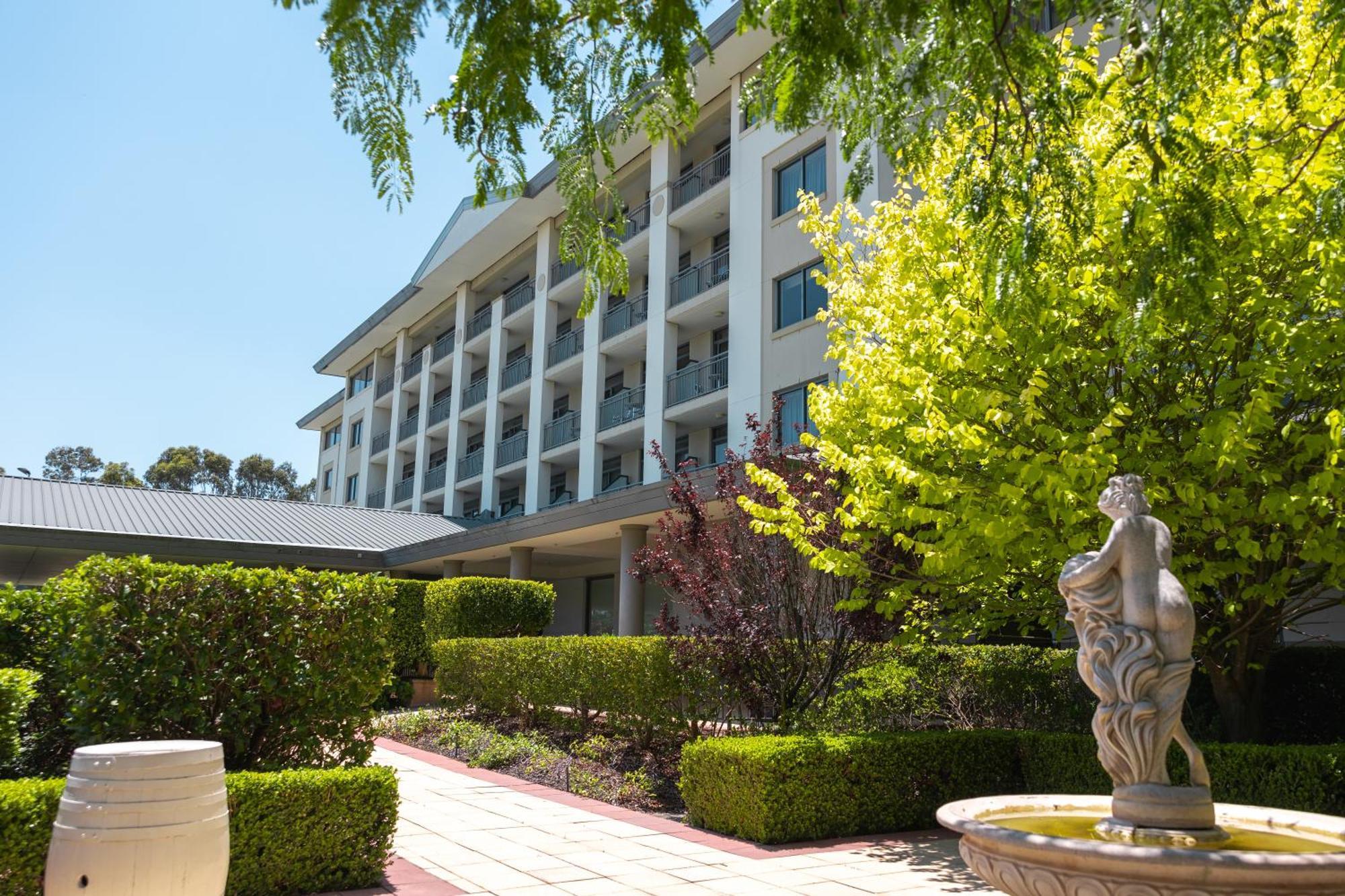 Visy Dior Hotell Baulkham Hills Exteriör bild